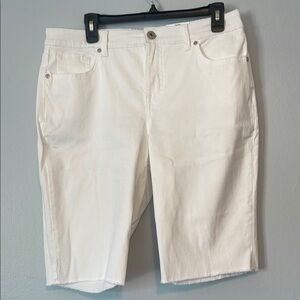 Women’s mid rise White Shorts new